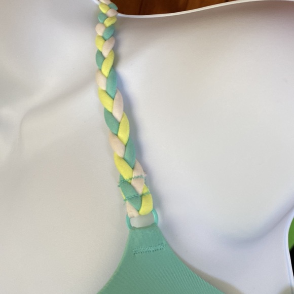 Victoria’s Secret cross back bra. Clips in the front 36C - Picture 5 of 11